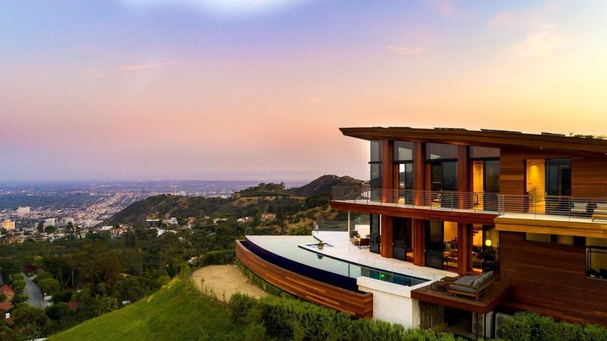 Modern With Unmatched Skyline Views Hébergement de vacances