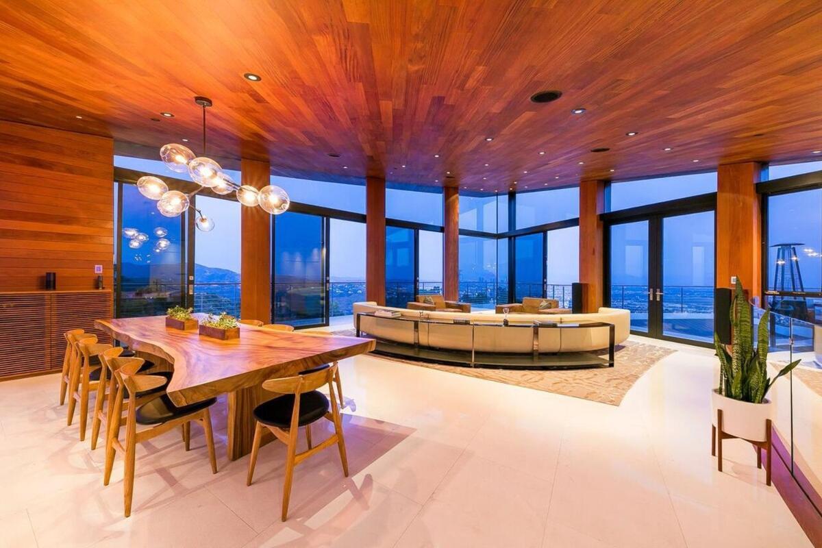 Modern With Unmatched Skyline Views Hébergement de vacances