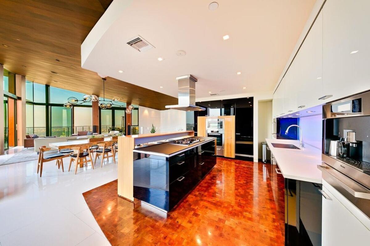 Hébergement de vacances Modern With Unmatched Skyline Views *
