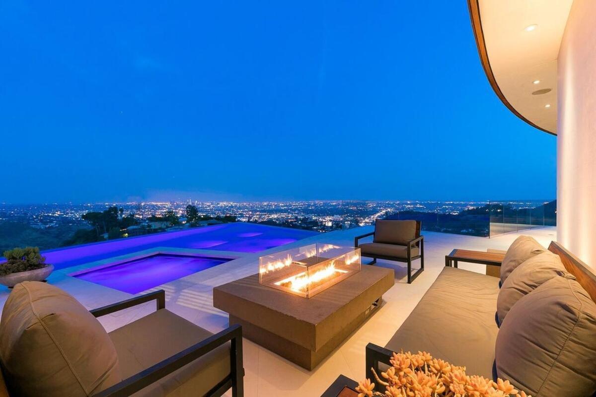 Modern With Unmatched Skyline Views Hébergement de vacances *