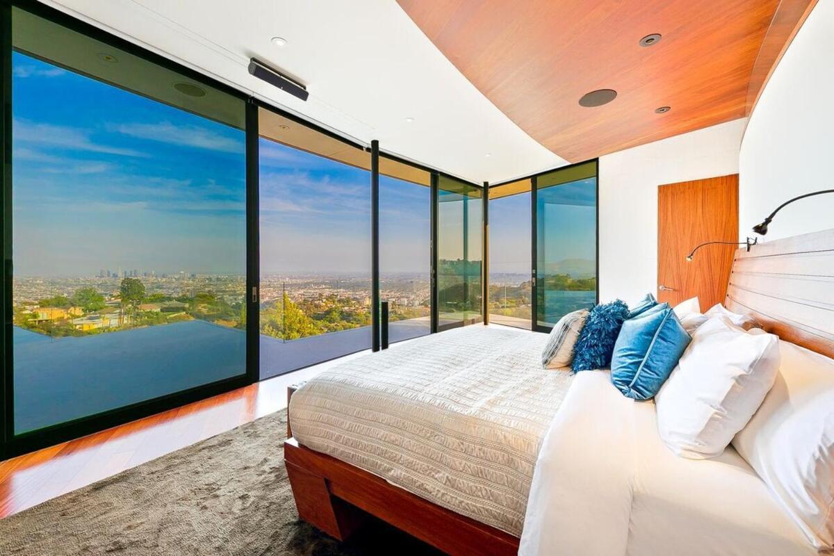Modern With Unmatched Skyline Views Hébergement de vacances *