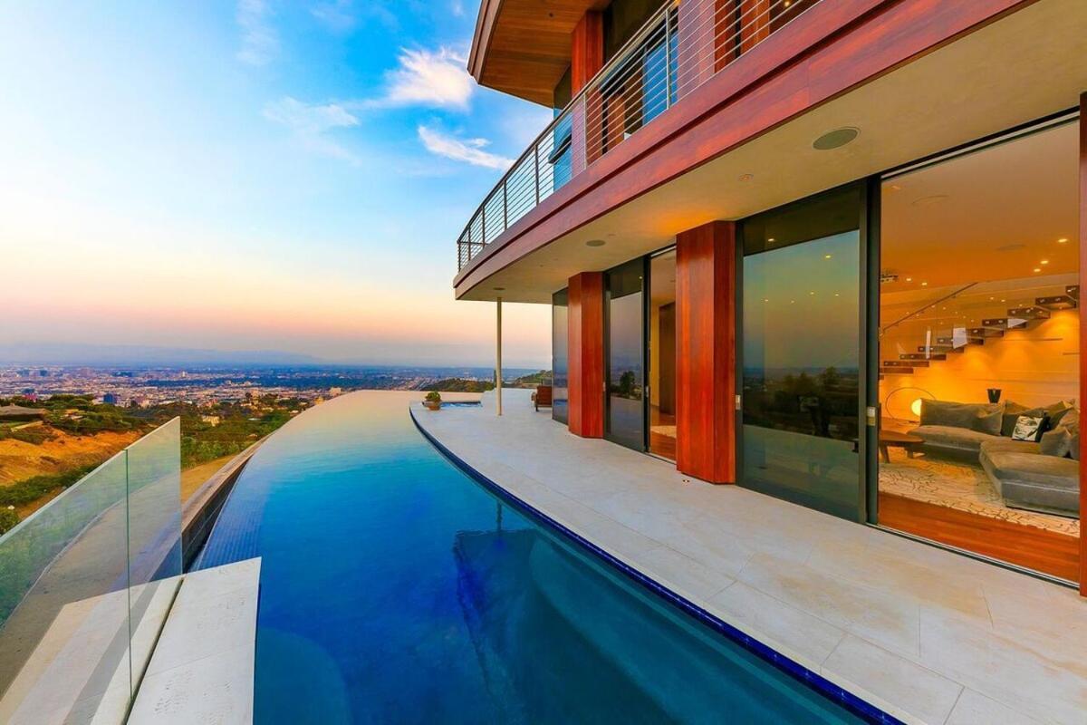 Hébergement de vacances Modern With Unmatched Skyline Views