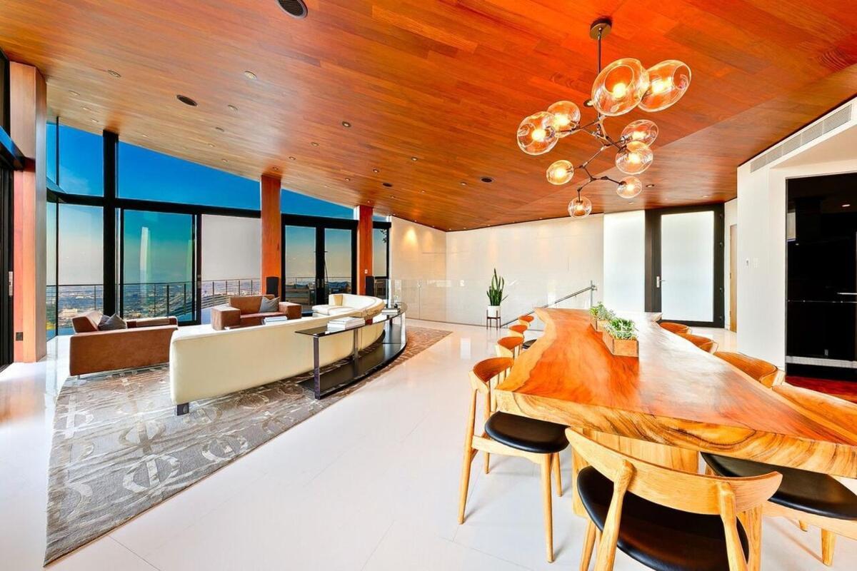 Modern With Unmatched Skyline Views Hébergement de vacances