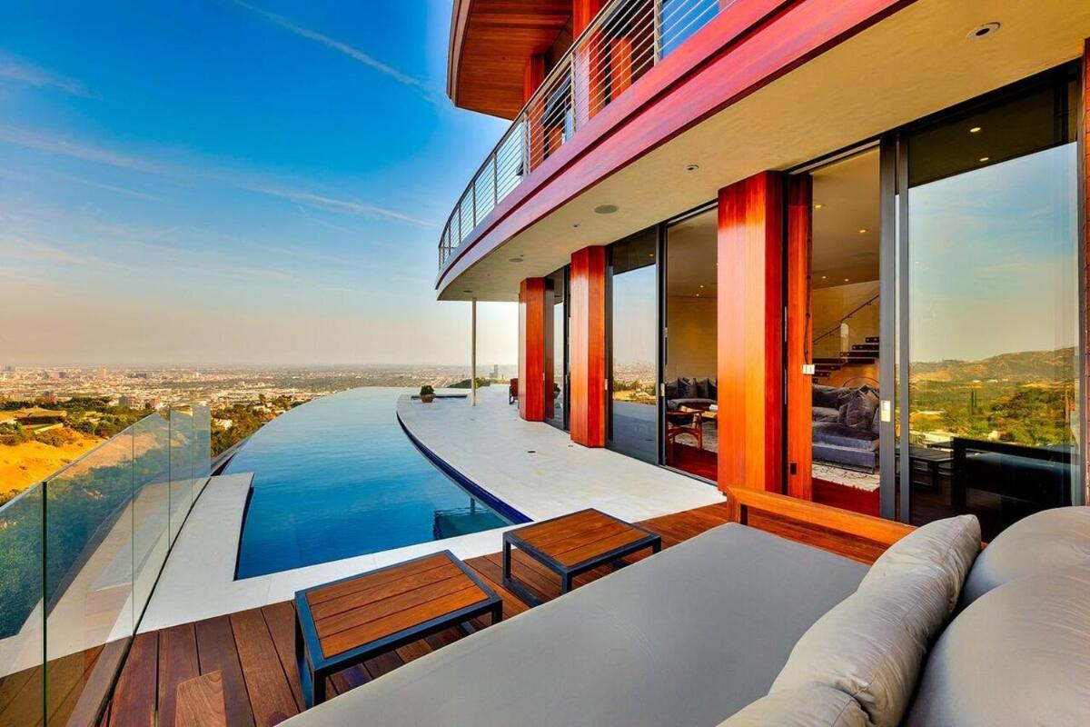 Modern With Unmatched Skyline Views Hébergement de vacances *