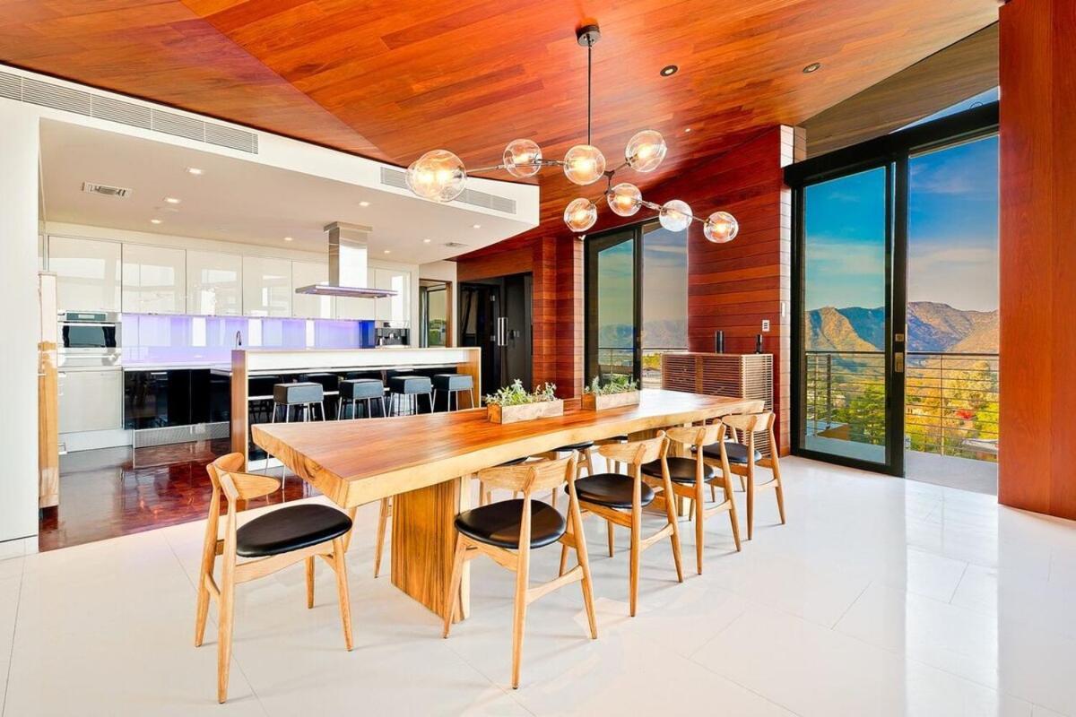 Hébergement de vacances Modern With Unmatched Skyline Views